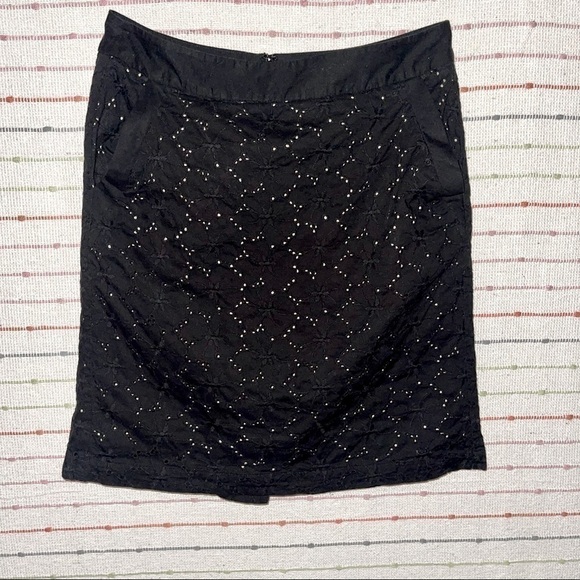 ANN TAYLOR LOFT Black Eyelet Scalloped Straight Mini Skirt - Picture 1 of 11